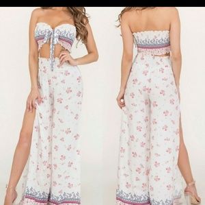 Absolutely gorgoues foral two peice set!